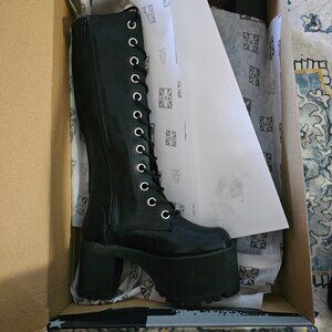 TUK womens Nosebleed boots.